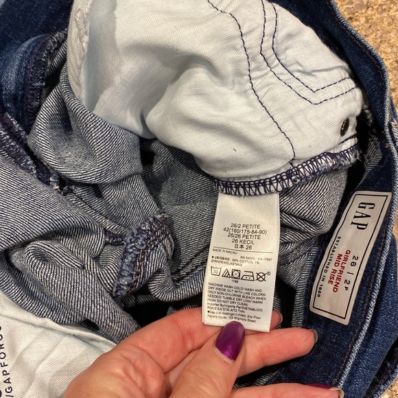 Gap Girlfriend Distressed Blue Jean Cropped Pants Unfinished Cuffs 26/2P Midrise - Picture 7 of 17
